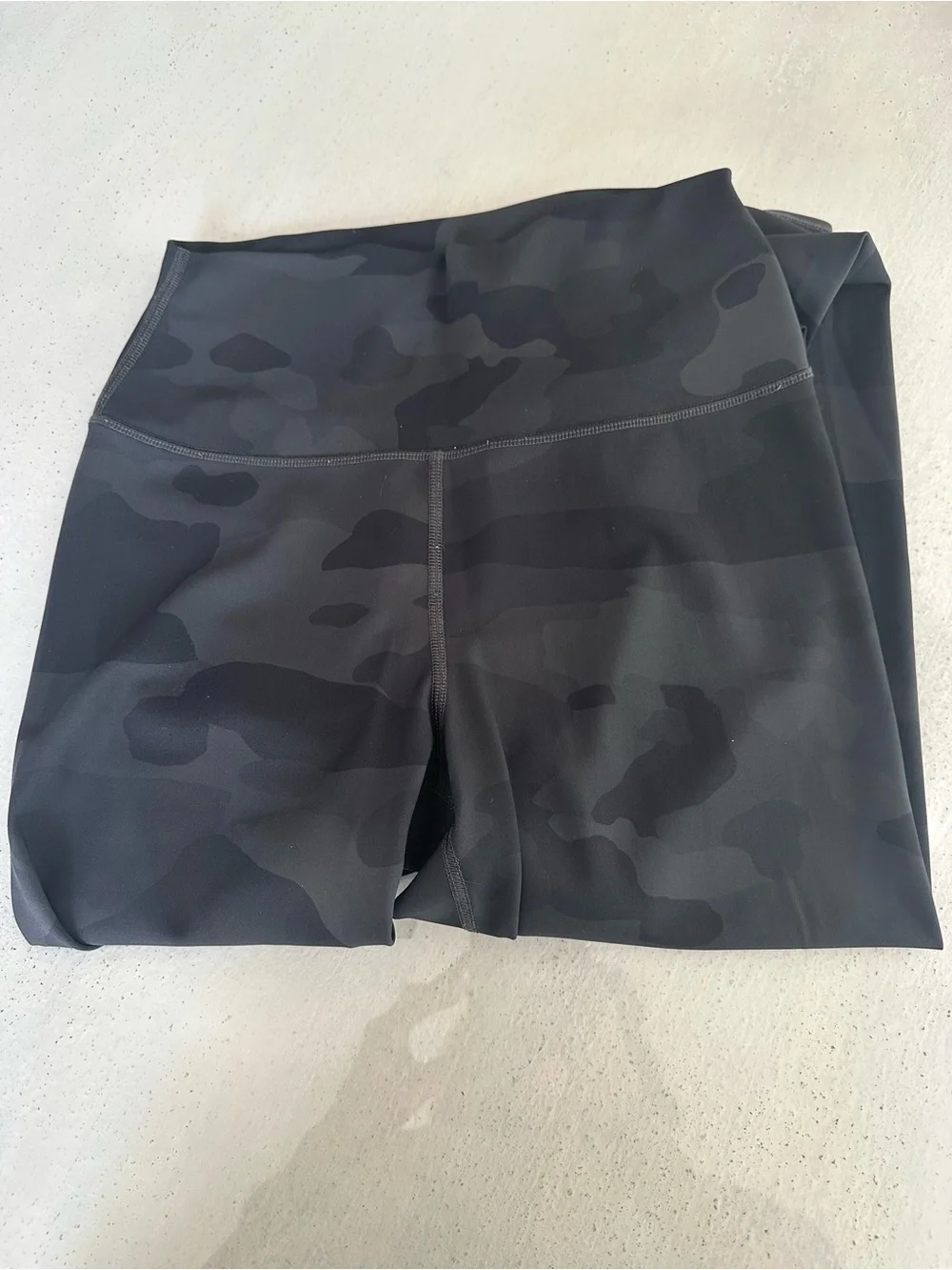 ALO Yoga High-Waist Camo Vapor Leggings — Black